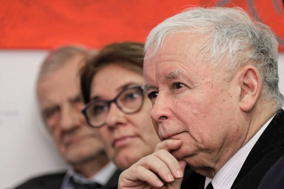 Prezes Prawa i Sprawiedliwości Jarosław Kaczyński, rzecznik PiS Beata Mazurek oraz wicemarszałek Sejmu Ryszard Terlecki /Paweł Supernak /PAP