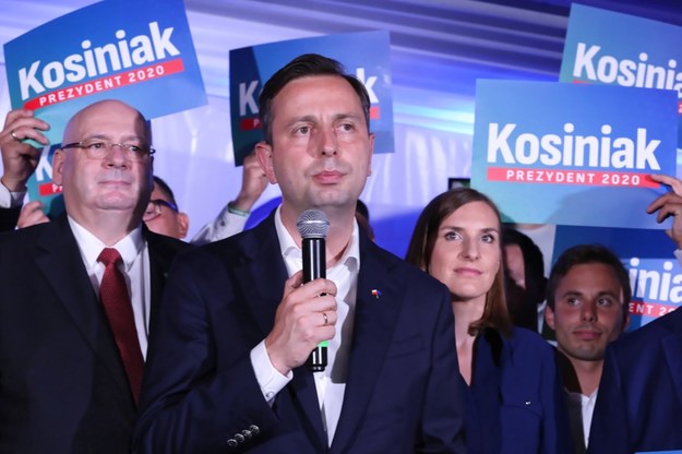 Prezes PSL podczas ogłaszania wyników wyborczych / 	Tomasz Gzell    /PAP