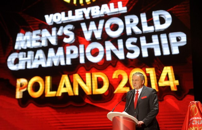 Prezes PZPS Mirosław Przedpełski podczas losowania /PAP/Bartłomiej Zborowski /PAP