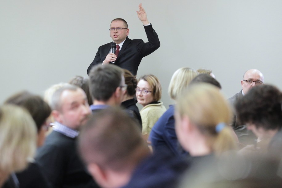 Prezes Sądu Rejonowego w Olsztynie Maciej Nawacki podczas piątkowego zebrania sędziów tego sądu / 	Tomasz Waszczuk    /PAP