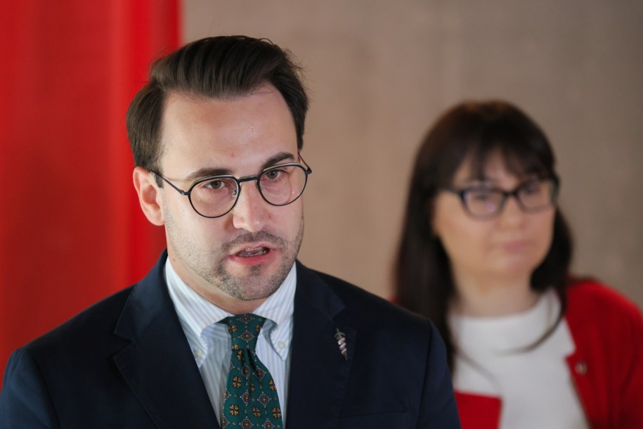 Prezes Stowarzyszenia Marsz Niepodległości Bartosz Malewski (L) i dyrektor Centrum Interwencji Procesowej Instytutu Ordo Iuris, adwokat Magdalena Majkowska (P) podczas konferencji prasowej /Paweł Supernak /PAP