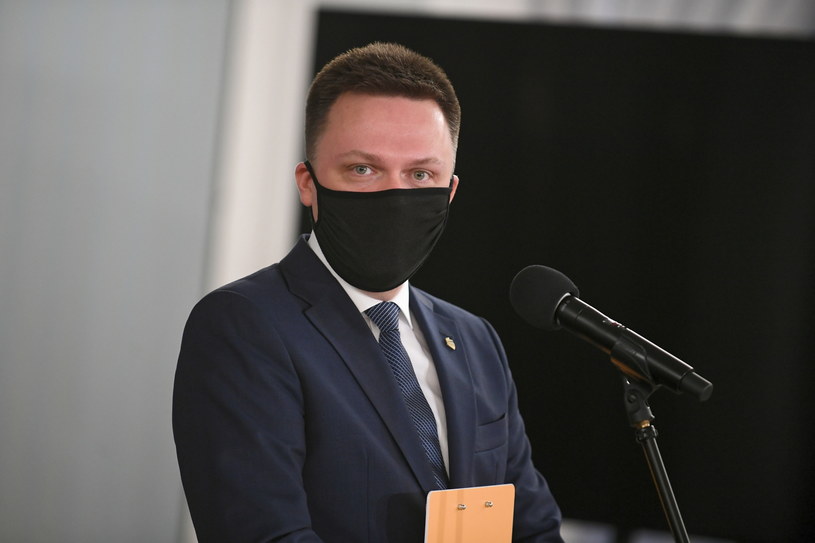 Prezes Stowarzyszenia Polska 2050 Szymon Hołownia podczas briefingu prasowego w Sejmie / 	Marcin Obara  /PAP