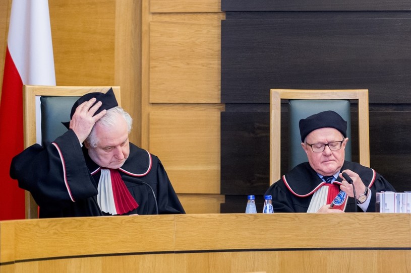 Prezes TK Andrzej Rzepliński (L) i jego zastępca Stanisław Biernat (P) /Andrzej Iwańczuk/Reporter /Reporter