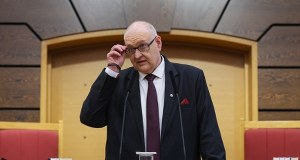 Prezes TK odpowiada blokowanym sędziom, ci mu odpisują 