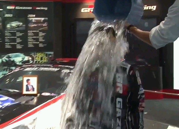 Prezes Toyoty przyłącza się do akcji "Ice Bucket Challange" /Informacja prasowa