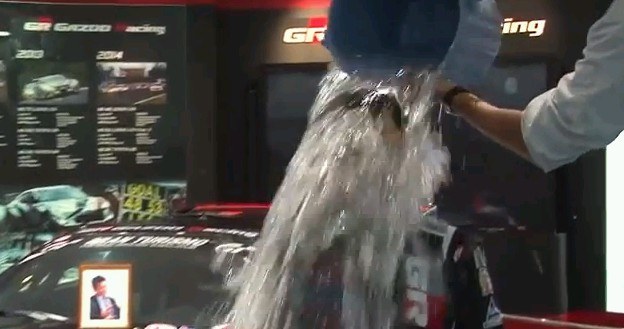 Prezes Toyoty przyłącza się do akcji "Ice Bucket Challange" /Informacja prasowa