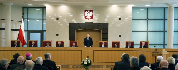 Prezes Trybunału Konstytucyjnego Andrzej Rzepliński i sędziowie TK /Tomasz Gzell /PAP