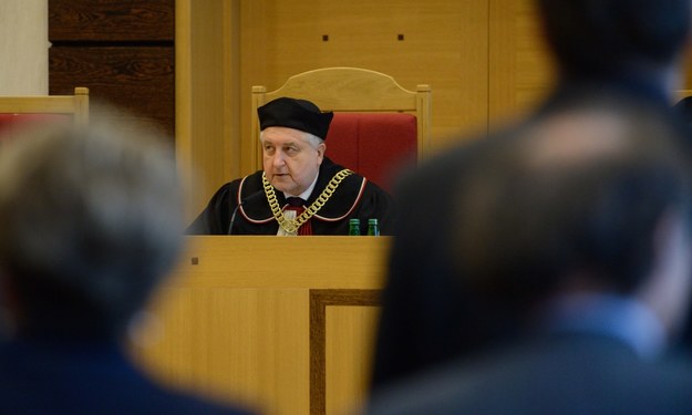 Prezes Trybunału Konstytucyjnego Andrzej Rzepliński na sali rozpraw /Jakub Kamiński   /PAP
