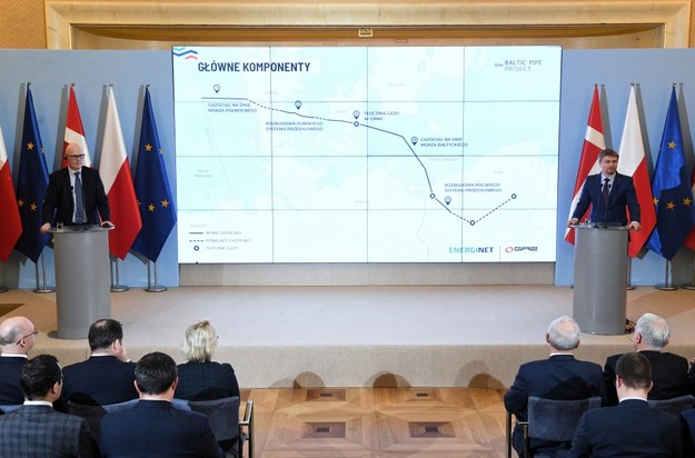 Prezes Zarządu Energinet SOV Thomas Egebo oraz prezes Zarządu OGP Gaz-System S.A. Tomasz Stępień /Radek Pietruszka /PAP