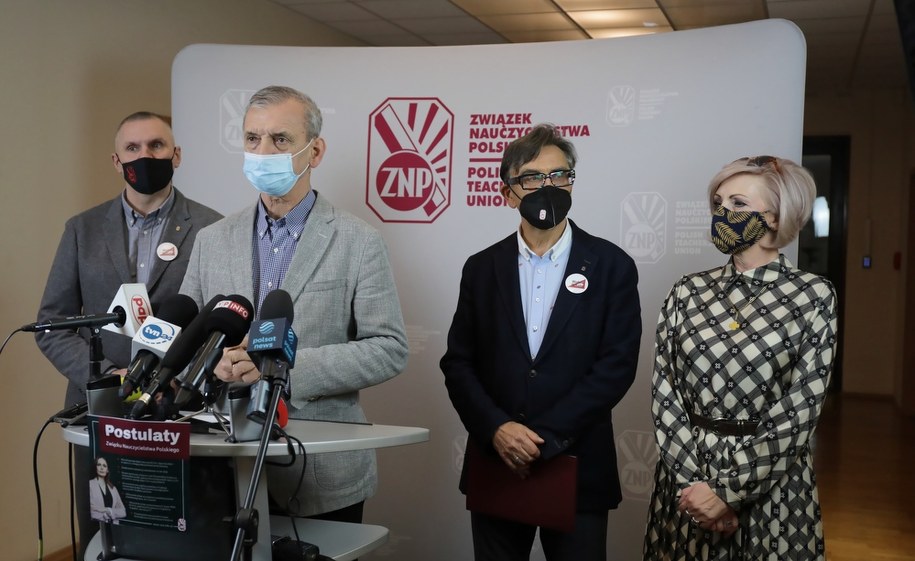 Prezes ZNP Sławomir Broniarz, członkini ZNP Urszula Woźniak i wiceprezes ZNP Krzysztof Baszczyński /Albert Zawada /PAP