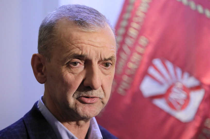 Prezes ZNP Sławomir Broniarz podczas konferencji prasowej w przerwie posiedzenia Zarządu Głównego ZNP w Warszawie /Paweł Supernak /PAP