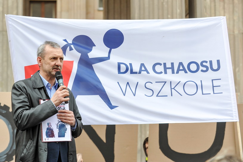 Prezes ZNP Slawomir Broniarz podczas "Protestu 100 opon", zorganizowanego przez koalicję "NIE dla chaosu w szkole" /Marcin Obara /PAP