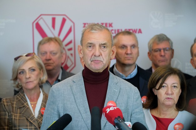 Prezes Związku Nauczycielstwa Polskiego Sławomir Broniarz podczas konferencji prasowej /Mateusz Marek /PAP