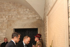Prezydenccy ministrowie złożyli kwiaty na Wawelu 