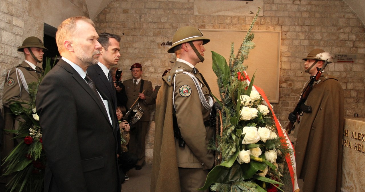 Prezydenccy ministrowie złożyli kwiaty na Wawelu 