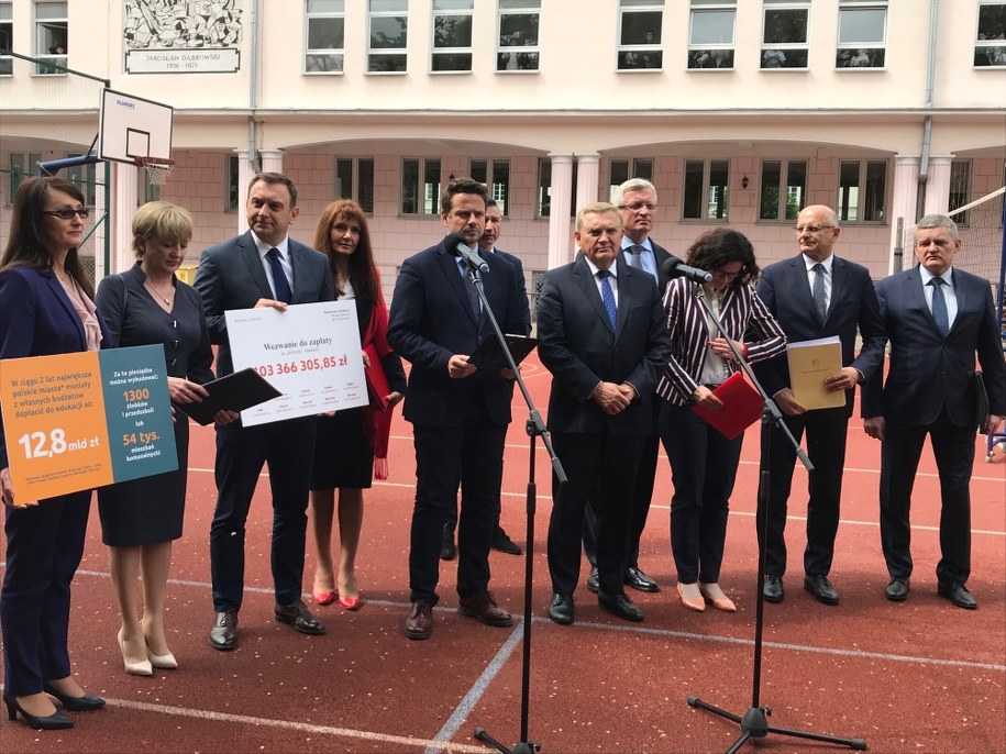 Prezydenci 10 największych polskich miast i ich "wezwanie do zapłaty" za reformę oświaty /Mariusz PIekarski /RMF FM