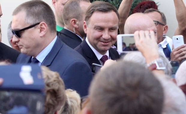 Prezydenci Andrzej Duda i Petro Poroszenko chcą zrównać ofiary z katami 