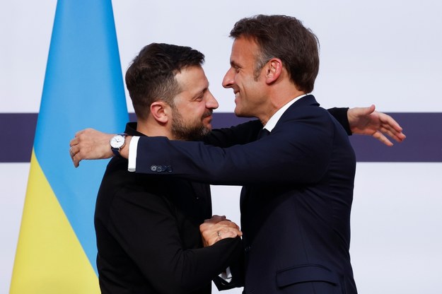 Prezydenci Francji Emmanuel Macron i Ukrainy Wołodymyr Zełenski /YOAN VALAT  /PAP/EPA
