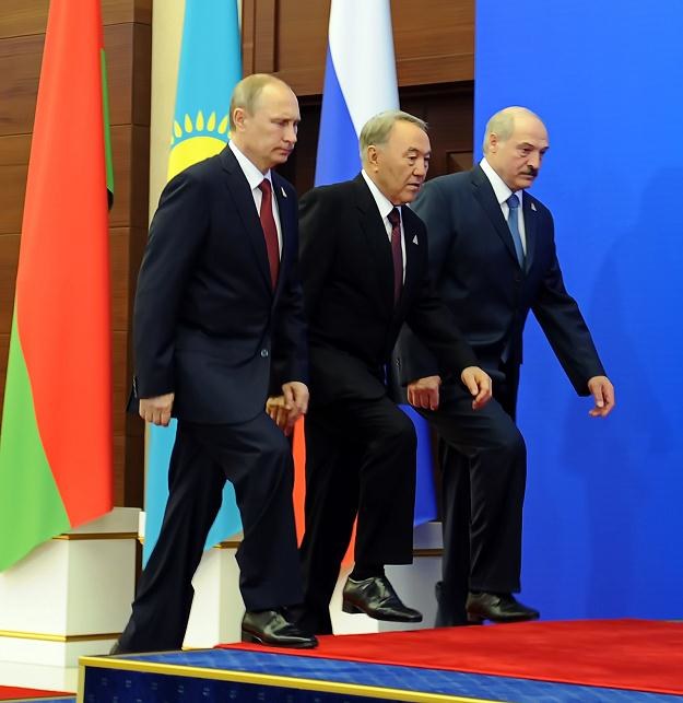 Prezydenci Rosji, Białorusi i Kazachstanu - Władimir Putin, Alaksandr Łukaszenka i Nursułtan Nazarba /AFP
