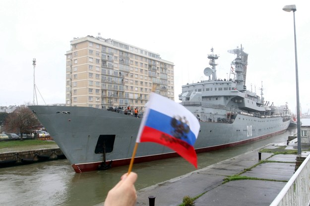 "Prezydenci Rosji i Francji podjęli wspólnie decyzję o anulowaniu tego kontraktu" / 	EDDY LEMAISTRE    /PAP/EPA