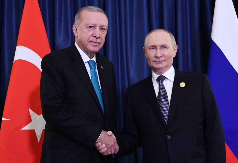 Prezydencji Turcji i Rosji - Recep Tayyip Erdogan i Władimir Putin - podczas spotkania w Chinach /ALEXANDER KAZAKOV/SPUTNIK/KREMLIN POOL /PAP/EPA