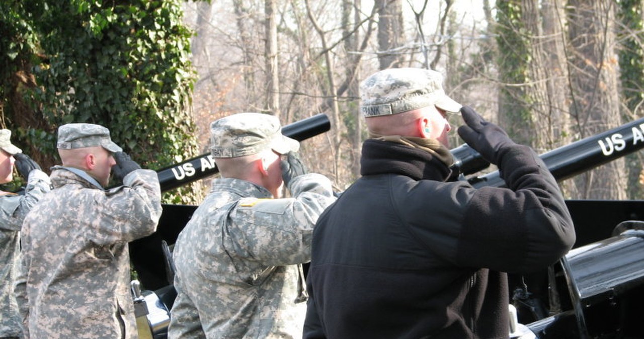 Prezydencką przysięgę poprzedziły armatnie salwy