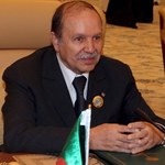 Prezydent Algierii zapowiada ustąpienie ze stanowiska. Rządzi od 20 lat