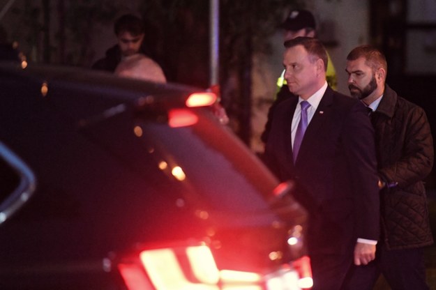 Prezydent Andrzej Duda (2P) po spotkaniu z chłopcem potrąconym w wypadku w Oświęcimiu
