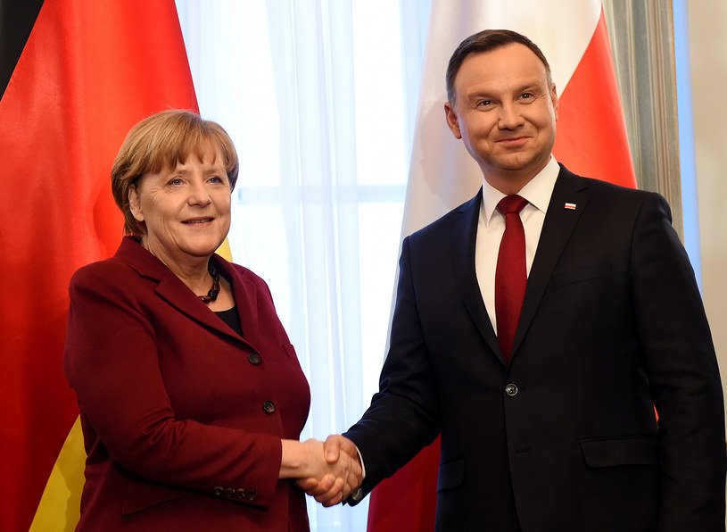 Prezydent Andrzej Duda będzie w poniedziałek w Warszawie rozmawiał z kanclerz Niemiec Angelą Merkel /Janek Skarżyński /AFP