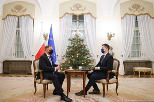 Prezydent Andrzej Duda dla Interii: Nie wyobrażam sobie, żebym został zaszczepiony przed moimi rodzicami