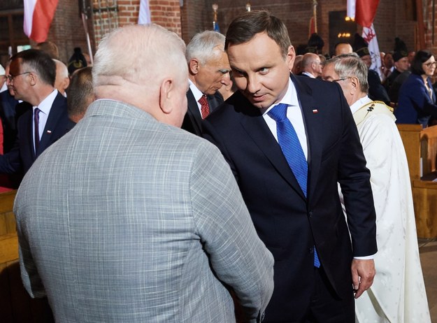 Prezydent Andrzej Duda i były prezydent Lech Wałęsa podczas mszy w kościele św. Brygidy /Adam Warżawa /PAP