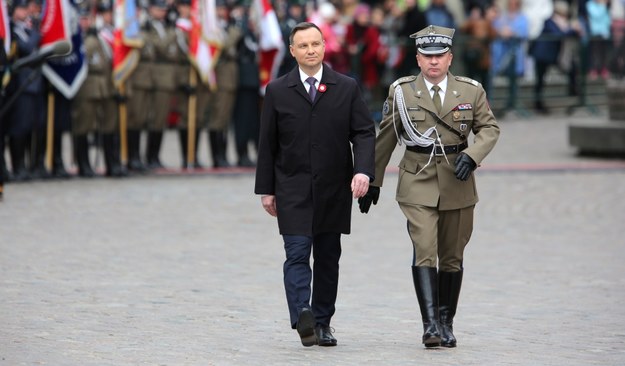 Prezydent Andrzej Duda i gen. Leszek Surawski (zdj. z 3 maja 2017 r.) / 	Leszek Szymański    /PAP