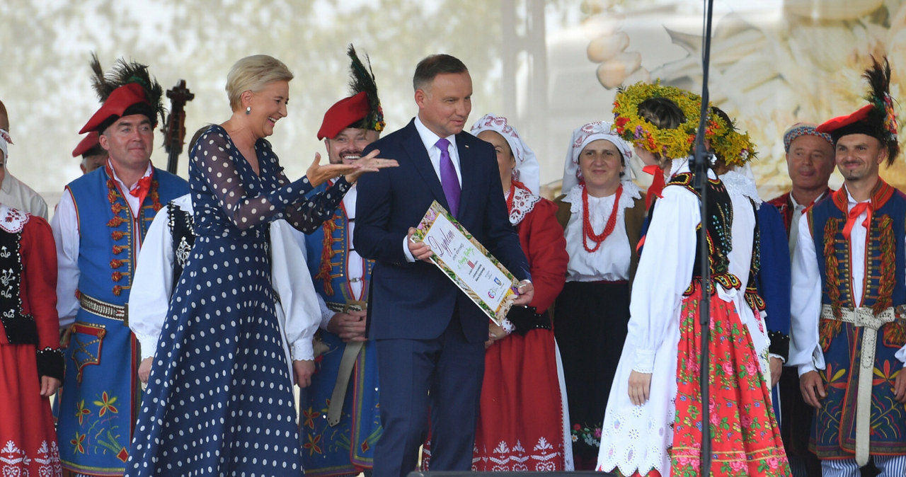 Prezydent Andrzej Duda i jego żona Agata Kornhauser-Duda na dożynkach w Zbylitowskiej Górze koło Tarnowa /Artur Barbarowski /East News