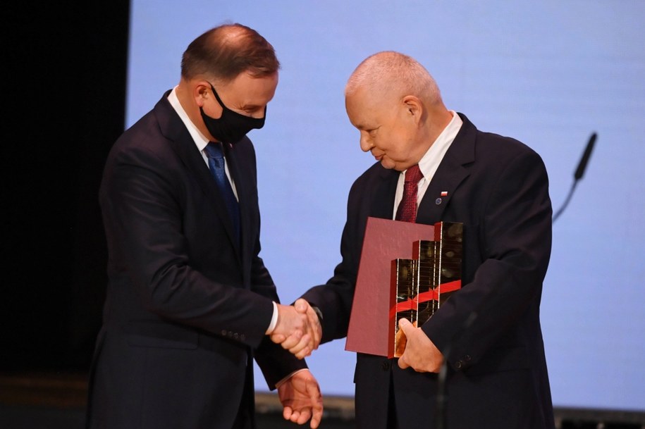 Prezydent Andrzej Duda i laureat Specjalnej Nagrody Gospodarczej Prezydenta RP, prezes Narodowego Banku Polskiego Adam Glapiński /Darek Delmanowicz /PAP
