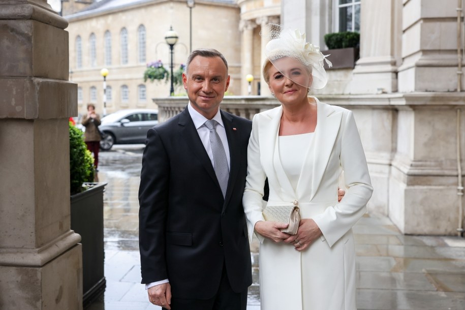 Prezydent Andrzej Duda i pierwsza dama Agata Kornhauser-Duda w drodze na ceremonię koronacji króla Karola III /Jakub Szymczuk/KPRP /PAP