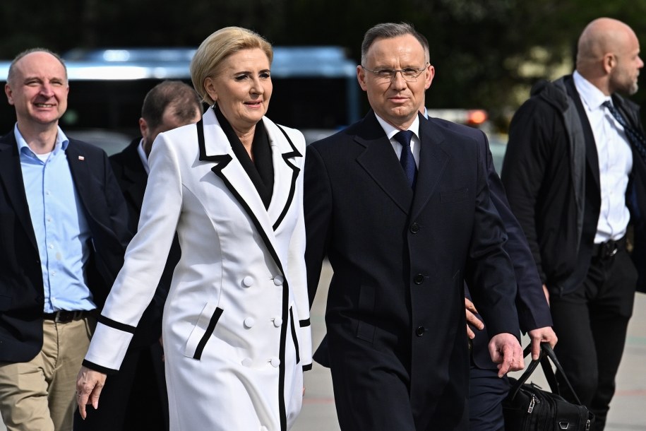 Prezydent Andrzej Duda i pierwsza dama Agata Kornhauser-Duda przed wylotem do USA /Radek  Pietruszka /PAP