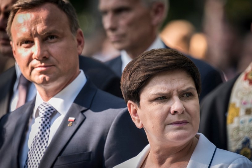 Prezydent Andrzej Duda i premier Beata Szydło /Jacek Domiński /Reporter