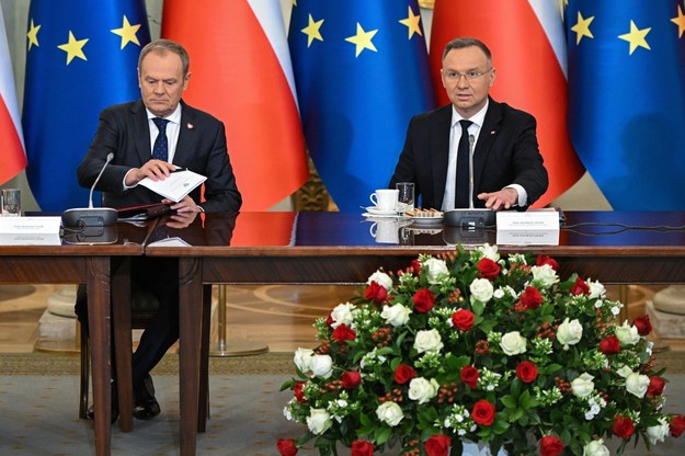 Prezydent Andrzej Duda i premier Donald Tusk na posiedzeniu Rady Gabinetowej /Radek Pietruszka /PAP