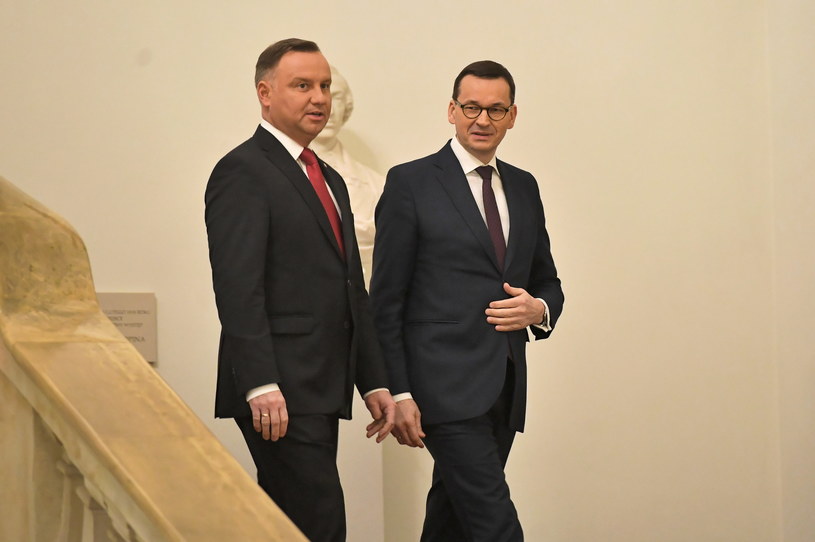 Prezydent Andrzej Duda i premier Mateusz Morawiecki po posiedzeniu Rady Gabinetowej /Radek  Pietruszka /PAP
