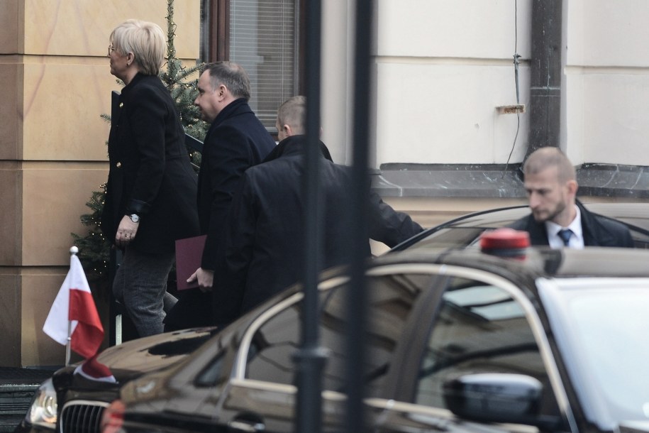 Prezydent Andrzej Duda i prezes Trybunału Konstytucyjnego sędzia Julia Przyłębska w drodze na publiczne posiedzenie Zgromadzenia Ogólnego Sędziów TK / 	Jakub Kamiński    /PAP