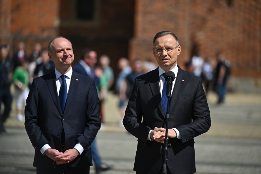 Prezydent Andrzej Duda i sekretarz stanu w Kancelarii Prezydenta RP Wojciech Kolarski w Poznaniu /	Jakub Kaczmarczyk   /PAP