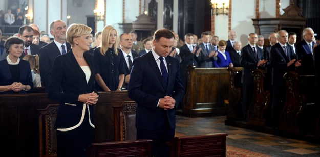 Prezydent Andrzej Duda i towarzysząca mu żona Agata Kornhauser-Duda podczas mszy św. w bazylice archikatedralnej św. Jana Chrzciciela /Jakub Kamiński   /PAP