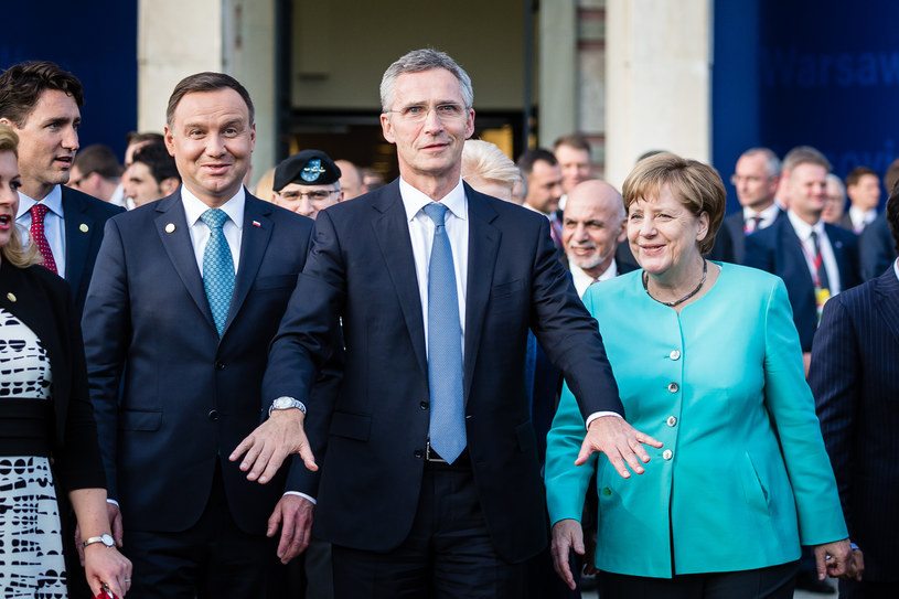 Prezydent Andrzej Duda, Jens Stoltenberg i Angela Merkel podczas szczytu NATO /AFP
