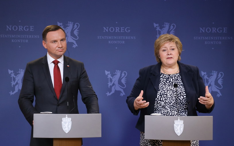 Prezydent Andrzej Duda (L) i premier Norwegii Erna Solberg (P) podczas konferencji prasowej, po spotkaniu polityków w Oslo /Paweł Supernak /PAP