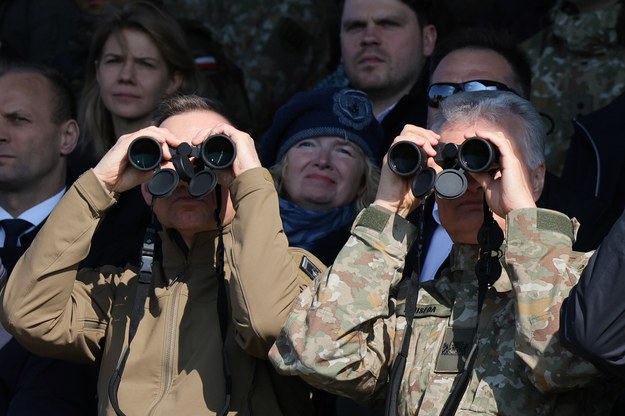 Prezydent Andrzej Duda (L) i prezydent Litwy Gitanas Nauseda podczas wizyty w miejscu ćwiczeń wojskowych "Brave Griffin" na poligonie w rejonie olickim /Paweł Supernak /PAP