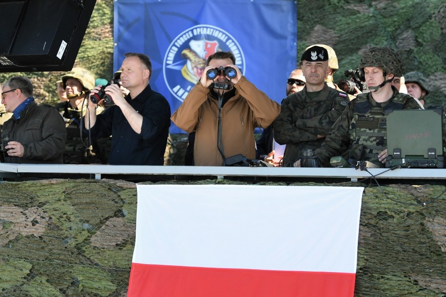 Prezydent Andrzej Duda, minister obrony narodowej Mariusz Błaszczak, szef Sztabu Generalnego Wojska Polskiego gen. Rajmund Andrzejczak i  szef BBN Paweł Soloch  podczas ćwiczeń Anakoda-20 na Centralnym Poligonie Sił Powietrznych w Ustce / 	Adam Warżawa    /PAP