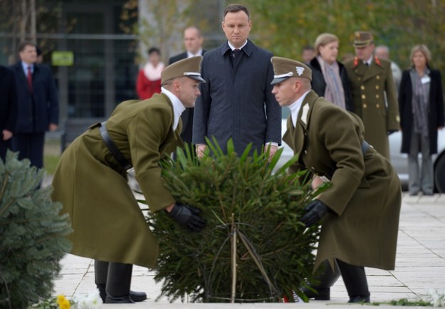Prezydent Andrzej Duda na cmentarzu Rakoskeresztur /Jacek Turczyk /PAP