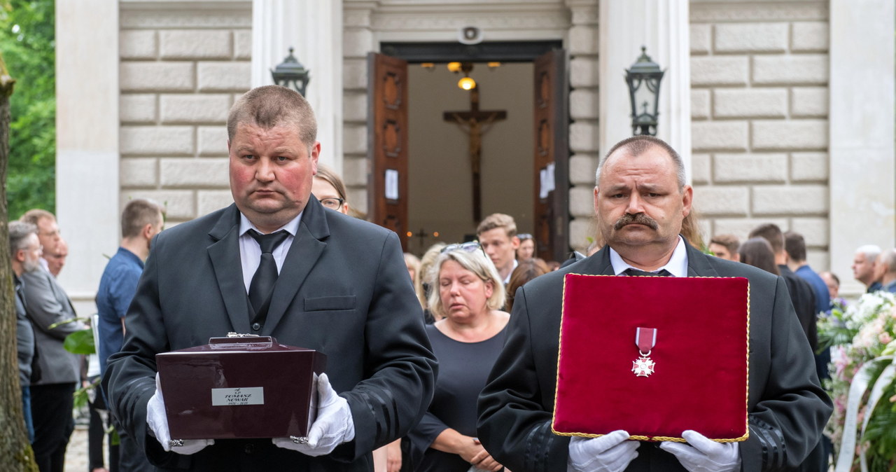 Prezydent Andrzej Duda odznaczył pośmiertnie Tomasza Nowaka Srebrnym Krzyżem Zasługi /	Grzegorz Michałowski   /PAP