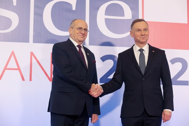 Prezydent Andrzej Duda oraz minister spraw zagranicznych RP Zbigniew Rau podczas posiedzenia Rady Ministerialnej Organizacji Bezpieczeństwa i Współpracy w Europie /Roman Zawistowski /PAP