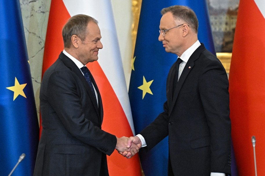 Prezydent Andrzej Duda (P) i premier Donald Tusk (L) na posiedzeniu Rady Gabinetowej - 13 lutego 2024 r. / 	Radek Pietruszka   /PAP